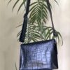 شنطة كروس جلد طبيعي بقري تجزيعات التمساح لون أسود شكل مستطيل صناعة يدوية AMY