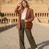 شنطة شولدر جلد طبيعي لون بني فاتح مستطيلة – يد عريضة أنيقة | AMY