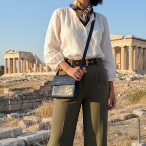 2025-10-07_Original(9) شنطة كروس جلد طبيعي بقري تجزيعات التمساح لون أسود شكل مستطيل صناعة يدوية AMY