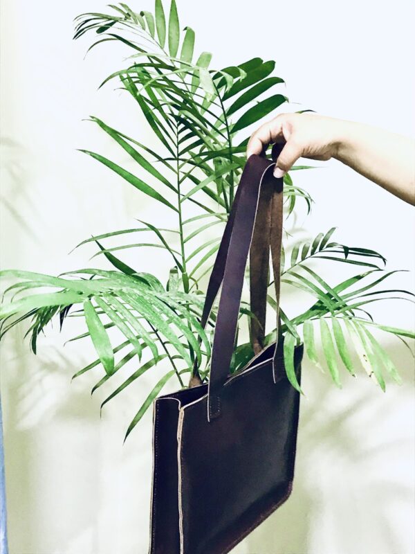 شنطة كتف نسائية جلد طبيعي بني داكن – مستطيلة كبيرة للعمل | Dark Brown Large Leather Shoulder Bag – Handmade for Work