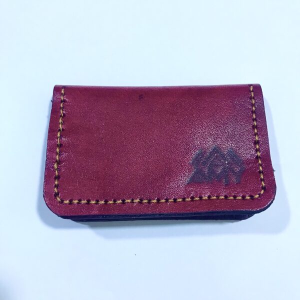 486D745C-DEDE-4A87-B0D8-0CA0DCCDD440 حافظة كروت جلد طبيعي نبيتي بنقش الأهرامات بالحرق اليدوي | صناعة يدوية فاخرة