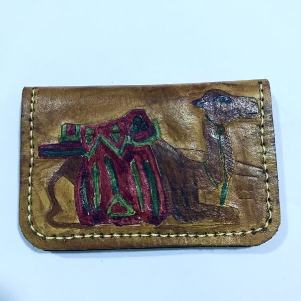 حافظة كروت جلد طبيعي من AMY برسمة جمل بالدق والتقبيب | Handmade Leather Card Holder
