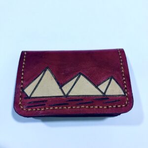 حافظة كروت جلد طبيعي نبيتي بنقش الأهرامات بالحرق اليدوي | صناعة يدوية فاخرة