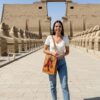 حقيبة كتف من الجلد الطبيعي مزينة برأس حصان منفذ يدويًا بتقنية الدق والتقبيب البارز وملون بصبغات طبيعية